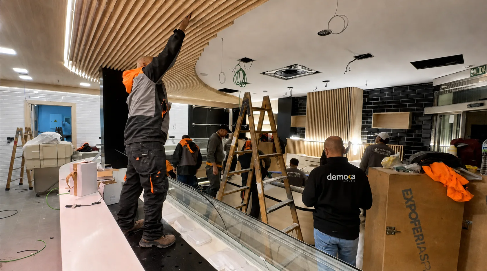 Montaje de un espacio para evento profesional